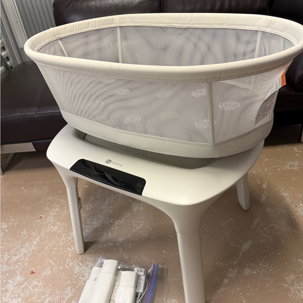 4moms Bassinet in Ivory/Gray